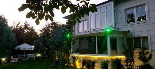Nar Apartment | Ebruli Cennet Bahçesi