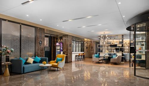 Gangbei District Hotel | Echarm Hotel Guigang Wanda High Speed Railway Station