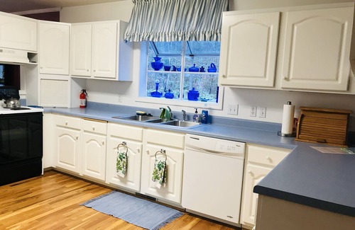 Marion House | Eco-Cove Wildlife Sanctuary - an Elegant, Two Bedroom Mountain Vacation Home