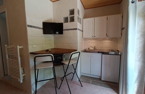 Valprionde House | Eco Gîte Théron Fontaine sleeps 15 with swimming pool in beautiful, peaceful surroundings