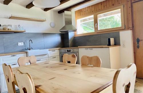 Granges Ski Chalet | Eco Lodge with Jacuzzi and View in the Swiss Alps
