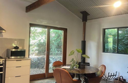 Booroobin Cabin | Eco-luxe studio and amazing Glasshouse Mountains views.