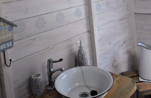 Yatova House | Ecological Getaway with Private Jacuzzi, Totally Private Vintage Caravan