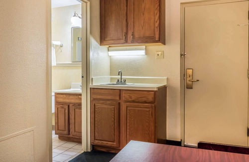 Reading Hotel | Econo Lodge Airport