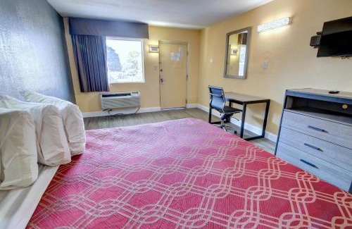 Norfolk - Virginia Beach Cabin | Econo Lodge at Military Circle