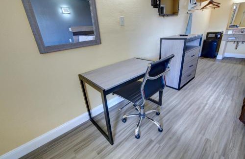 Norfolk - Virginia Beach Cabin | Econo Lodge at Military Circle