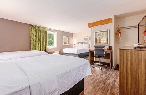 Cherokee Hotel | Econo Lodge Cherokee Near River Park