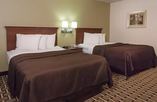 Cherokee Hotel | Econo Lodge Cherokee Near River Park