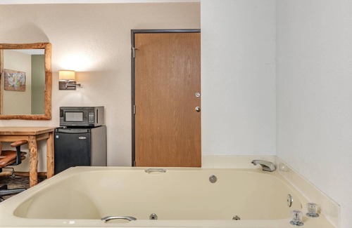 Custer Hotel | Econo Lodge Custer