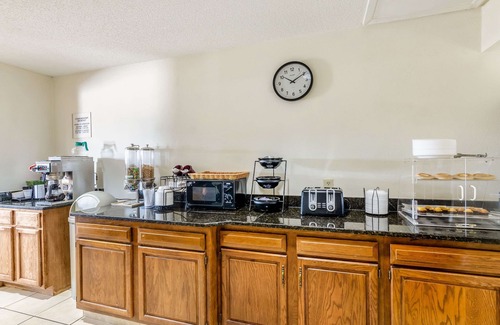 Glade Spring Hotel | Econo Lodge Glade Springs I-81