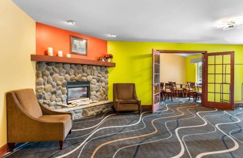 Eau Claire Hotel | Econo Lodge Inn & Suites Eau Claire South