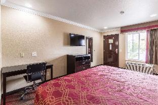 Central Escondido Hotel | Econo Lodge Inn & Suites Escondido Downtown