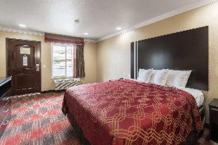 Central Escondido Hotel | Econo Lodge Inn & Suites Escondido Downtown