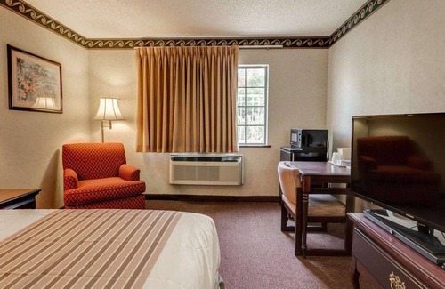 El Paso Hotel | Econo Lodge Inn & Suites