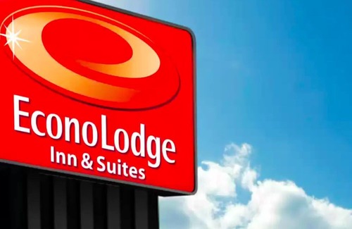 Yankton Hotel | Econo Lodge Inn & Suites