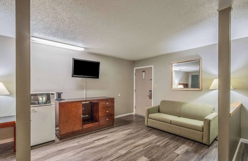 Yreka Hotel | Econo Lodge Inn Suites Yreka