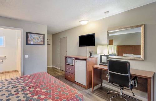 Yreka Hotel | Econo Lodge Inn Suites Yreka