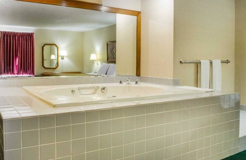 Mifflintown Hotel | Econo Lodge Mifflintown