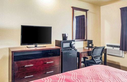 Newport Hotel | Econo Lodge Newport