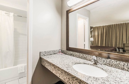 Tallahassee Hotel | Econo Lodge North