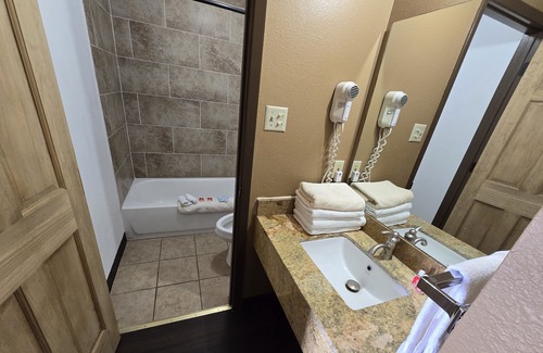 Eagle Nest Hotel | Econo Lodge