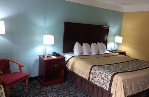 Fultondale Hotel | Econo Lodge