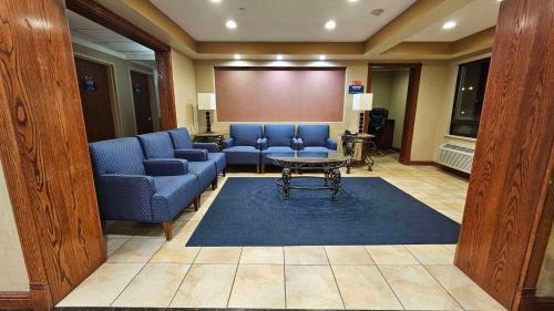 Iselin Cabin | Econo Lodge Woodbridge