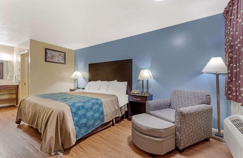 Woodstock Cabin | Econo Lodge Woodstock - Shenandoah Valley I-81