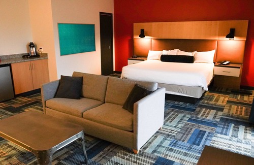 Onamia Hotel | Eddy's Resort