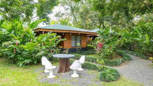 El Tanque Hotel | Eden Organic Farm & Bungalows