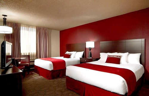 Laughlin Hotel | Edgewater Casino Resort, 2 x Sedona Pool View Queen Smoking Room, Free Parking!