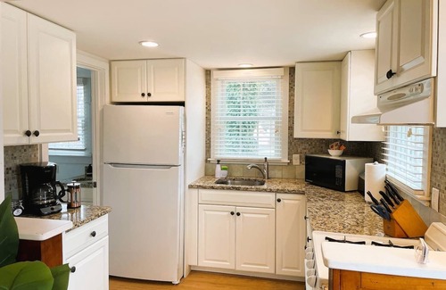 North Eastham Cottage | Edgewood on Campground Beach/Steps to the Sand