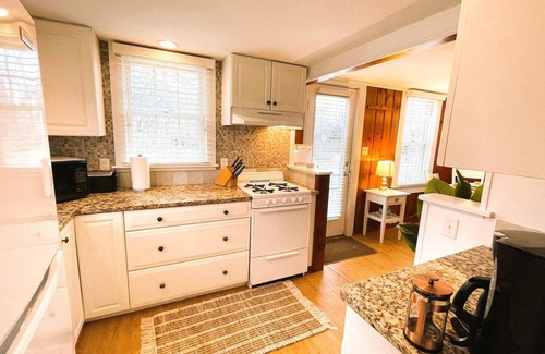 North Eastham Cottage | Edgewood on Campground Beach/Steps to the Sand