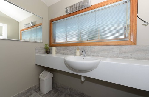 Hobart Central Business District Bed & Breakfast | Edinburgh Gallery Bed & Breakfast