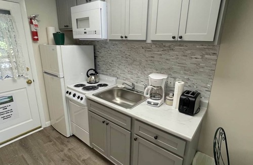 Wolfeboro Apartment | Efficiency 7-Piping Rock Resort