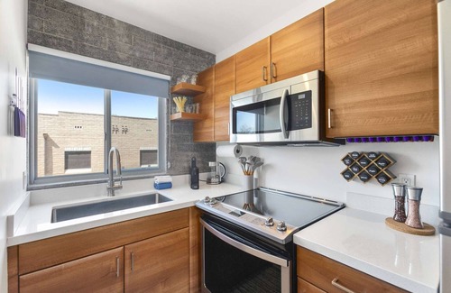 Roosevelt Condo | Efficient Living in DTPH - Poolside.