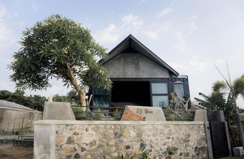 Banyuasri Villa | EJ House