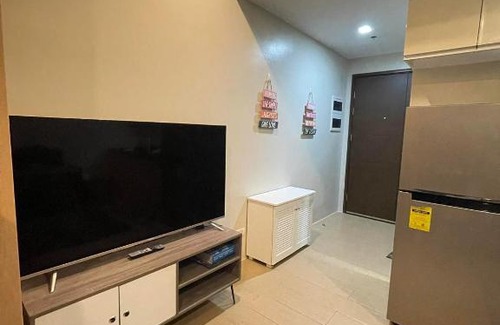 Bagumbayan Apartment | EJ's Staycation 4th F with 200mbps Wi-Fi and NETFLIX