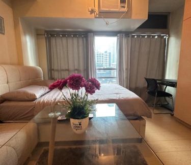 Bagumbayan Apartment | EJ's Staycation 4th F with 200mbps Wi-Fi and NETFLIX