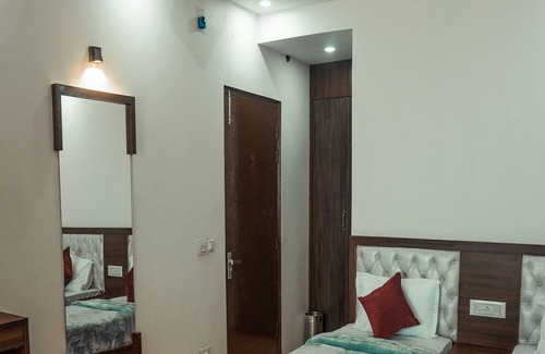 Arki House | Ekaant Cafe and Guest House