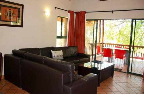 Maruleng Apartment | Ekuthuleni Hippo Rock