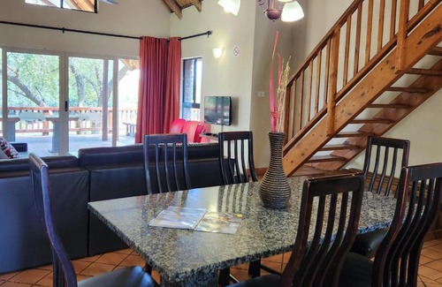 Maruleng Apartment | Ekuthuleni Hippo Rock