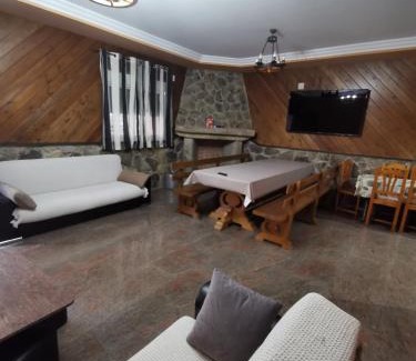 Navaluenga House | El Cauce