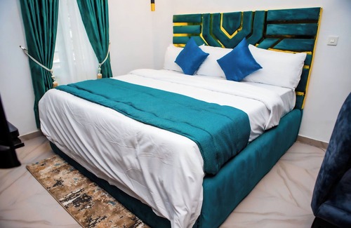 Oshodi-Isolo Hotel | El Elyon Hotel and Suites