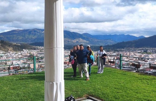 Otavalo Apartment | El Hostal Cuenta con un Mirador y una Vista Panorámica de la Ciudad