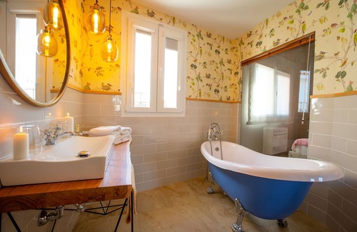 Consuegra House | El Patio de los Jazmines "Boutique-House"