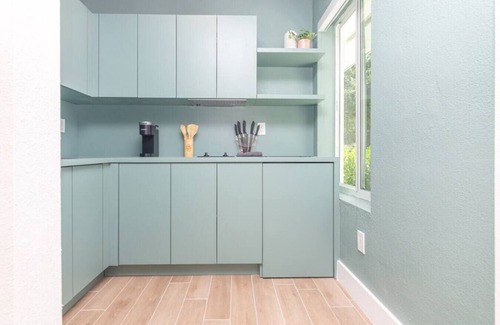 El Portal Apartment | El Portal #2 · Newly Renovated Stylish Studio in El Portal #2