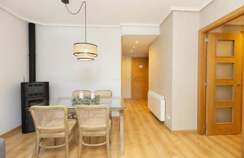 El Pueyo de Jaca Apartment | El Roble by BeValle