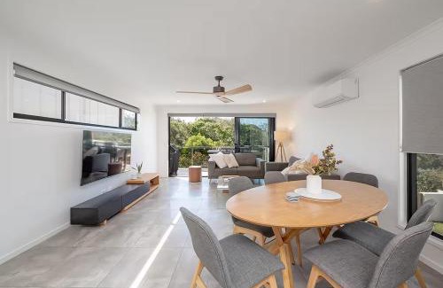 Marcoola House | El's Beachfront Marcoola - Hot Tub 1 min to Beach