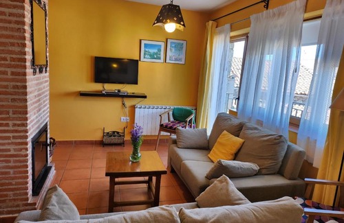 Hoyos del Espino Ski Chalet | El Torreon II